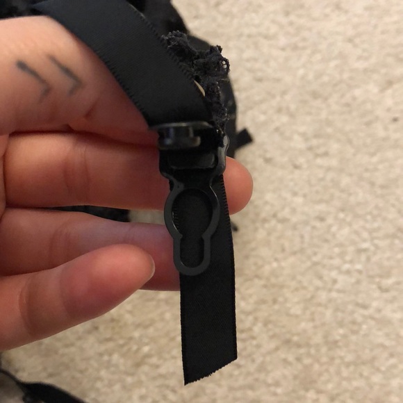 Black lace VS garter belt - Picture 10 of 13